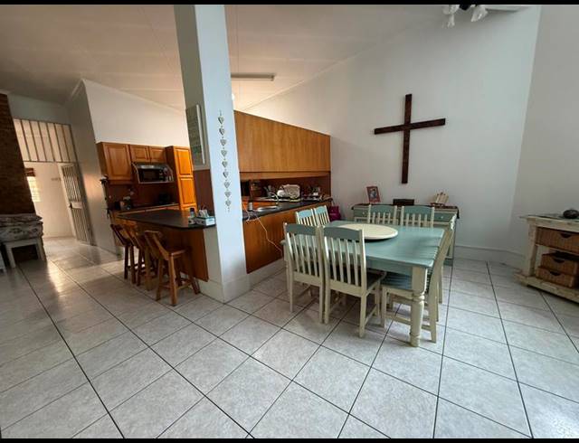 5 BEDROOM HOUSE FOR SALE IN THE REEDS